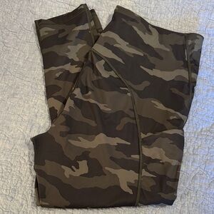 Athleta Camo Ultimate 7/8 Tights